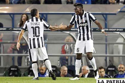 Tévez felicita a Pogba que fue el autor del empate de Juventus 