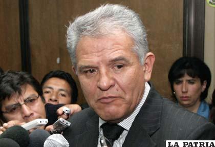 El Defensor del Pueblo, Rolando Villena