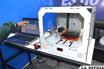 La impresora 3D fue ensamblada por estudiantes y docentes de la FNI