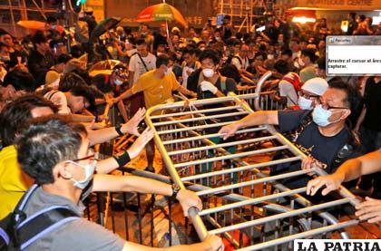 Estudiantes y policías se enfrentan nuevamente en Hong Kong