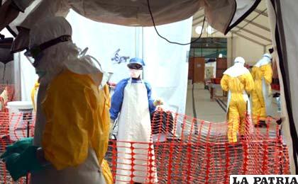 OMS confía en que el ébola no se extienda por África, ante primer caso en Mali