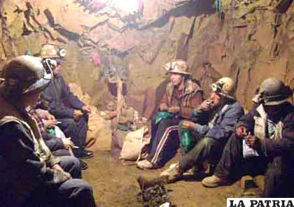En Huanuni se explotarán minerales complejos para compensar la caída de precios en el estaño