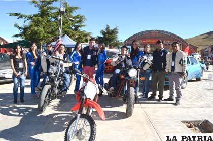 El equipo de Imperial Auto Dealer agradecido con Expoteco y Oruro