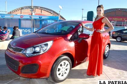 El Kia Rio en promoción por el último día de feria