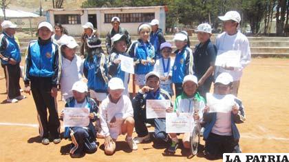 Los ganadores de la competencia en el San José Tenis Club