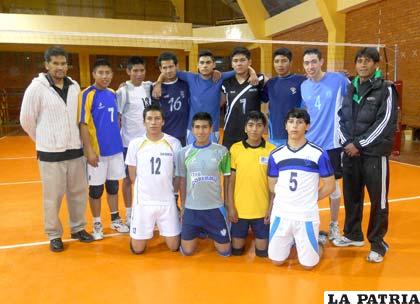 Integrantes de la selección de voleibol Menores varones