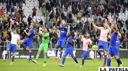 Jugadores de la Juventus celebran su victoria ante el Palermo