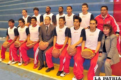 El plantel de jugadores de Derecho que debuta de local en la Libobásquet