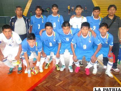 El equipo de futsal del colegio Marcos Beltrán Ávila
