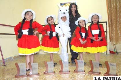 Elenco ganador del ballet “Viviana Garrón”