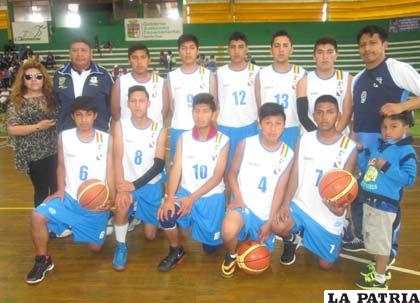 El equipo de básquetbol del colegio Nacional Bolivia de Huanuni
