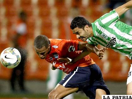 Una acción del partido que se jugó en el estadio “Atanasio Girardot” de Medellín