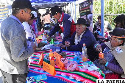 Médicos tradicionales mostraron sus conocimientos en una feria