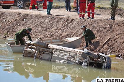 Policías de Inti Raymi toman datos de la placa del motorizado