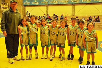 El plantel de María Quiroz es protagonista en el torneo de 
baloncesto Menores