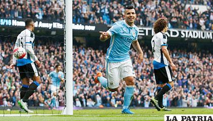 Inolvidable para Agüero que anotó cinco goles /AS.COM