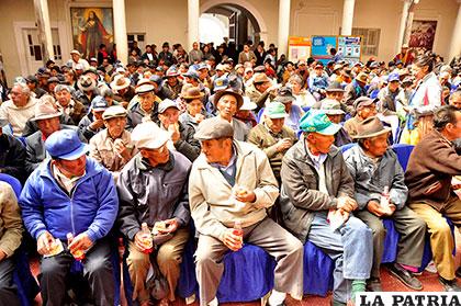 Adultos mayores de Oruro