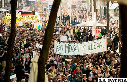 Miles de personas se manifestaron a favor de la acogida de los refugiados en Austria /unam.mx