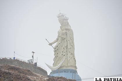 La neblina no impidió apreciar el Monumento de la Virgen del Socavón