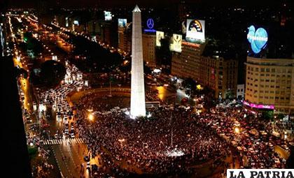 El emblemático Obelisco de Buenos Aires recuperó su cúpula piramidal /servidornoticias.com