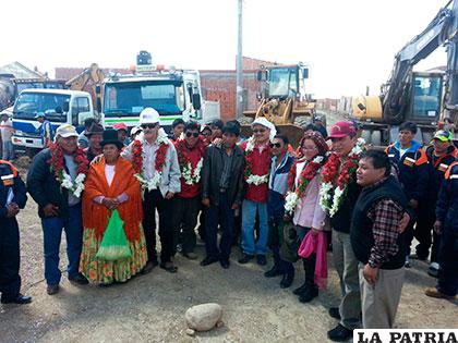 El burgomaestre durante el inicio de obras de uno de los proyectos