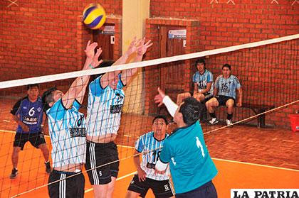La acción del cotejo que jugaron 3 de Julio y Upal