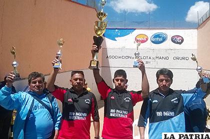 Integrantes de los equipos de Río Ingenio en distintas categorías