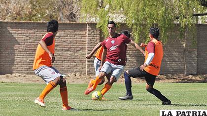 Delio Ojeda con el dominio de la pelota, ocurrió en el entrenamiento de ayer