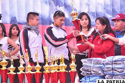 Jesús María fue primero en voleibol varones