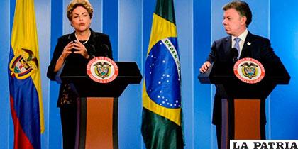 El presidente de Colombia Juan Manuel Santos  junto a la presidenta de Brasil, Dilma Rousseff