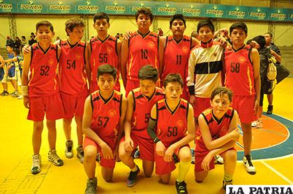 El plantel de Alemán en la categoría Pasarela