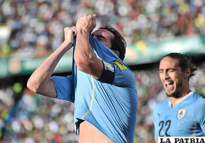Godín y Cáceres anotaron para Uruguay para vencer a Bolivia en La Paz /APG