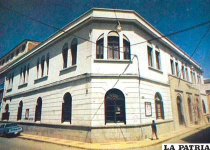 El edificio de la Universidad Técnica de Oruro en el siglo pasado