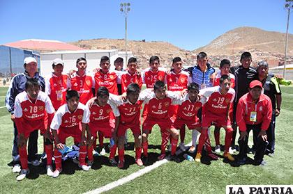 El equipo de fútbol del colegio Aniceto Arce
