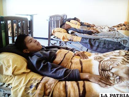 Conscriptos del Regimiento 30 Murillo de Apolo postrados en cama /wp.com