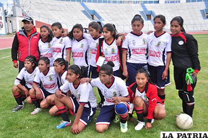Nacional Bolivia de Challapata, primer lugar en fútbol damas