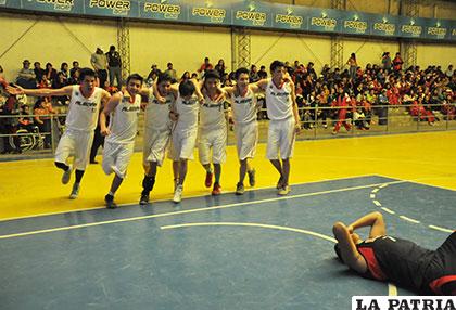 El festejo de los jugadores del colegio Alemán