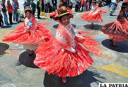 Alegres cholitas del CEA 
