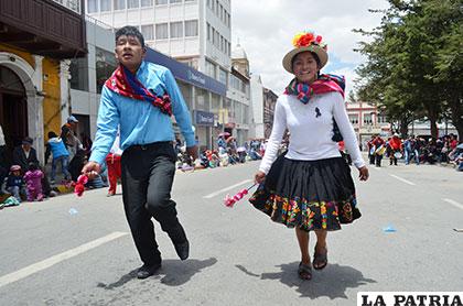 El colegio Kantuta 3 resaltó con la danza de la Moseñada