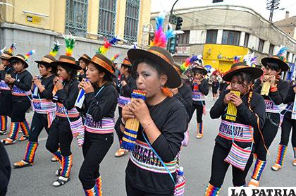 El conjunto autóctono  integrado por señoritas del Liceo Antofagasta