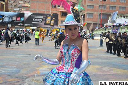Linda figura de la morenada CEA 