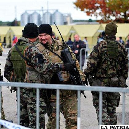 Militares eslovacos resguardando la frontera para impedir el ingreso de inmigrantes /holaciudad.com