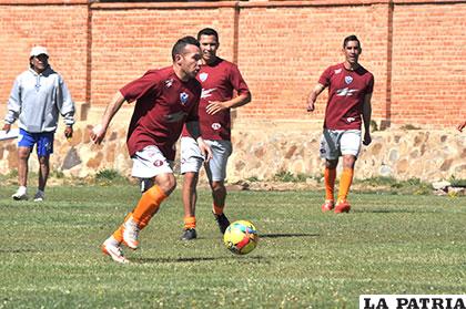 Iván Zerda con el balón, uno de los que fue desafectado
