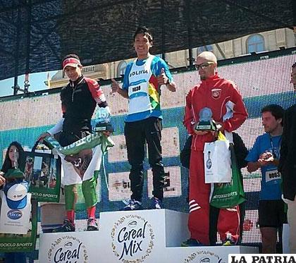 Jean Manuel Pérez en el podio (primer lugar)