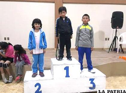 Camilo Boyermán, Adriana Rivero y José Eyzaguirre, ganadores en Multibote
