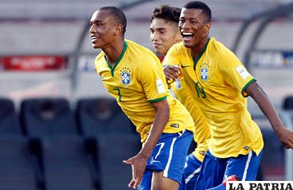 Brasil logró una apretada victoria ante Inglaterra (1-0) /conmebol.com