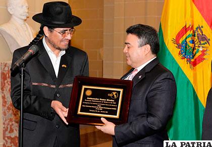 El embajador de Bolivia ante la OEA, Diego Pary (Izq.) /interlatin.com