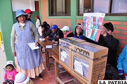 Bolivia se constituye en un país democrático