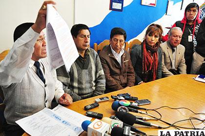 En la víspera los dirigentes ratificaron su renuncia colectiva