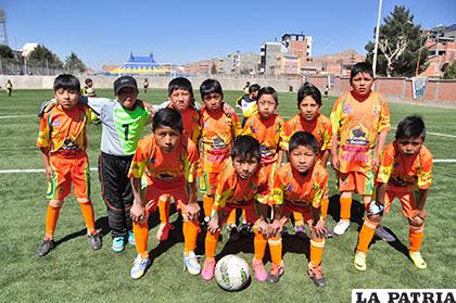 Los integrantes del equipo de Deportivo Orellana